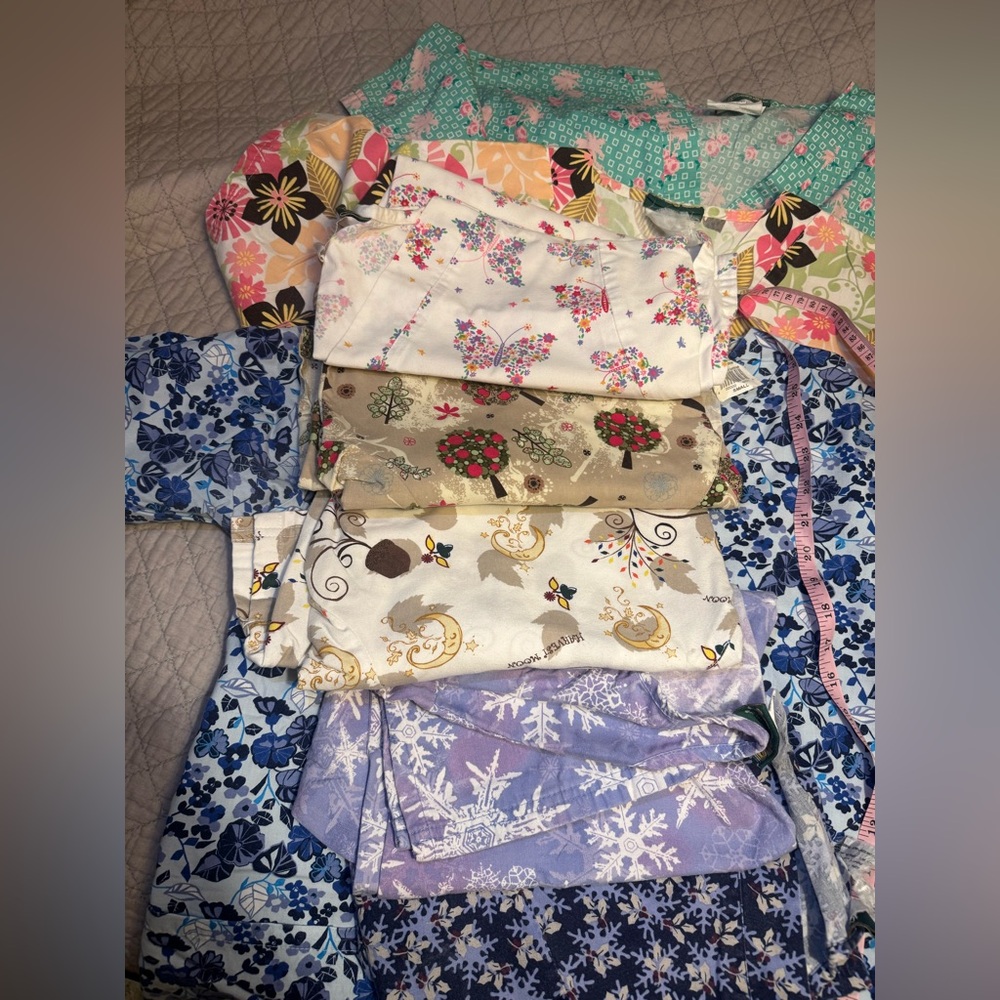 8pc Lot Uniform Scrubs Tops Size S/ fit like small